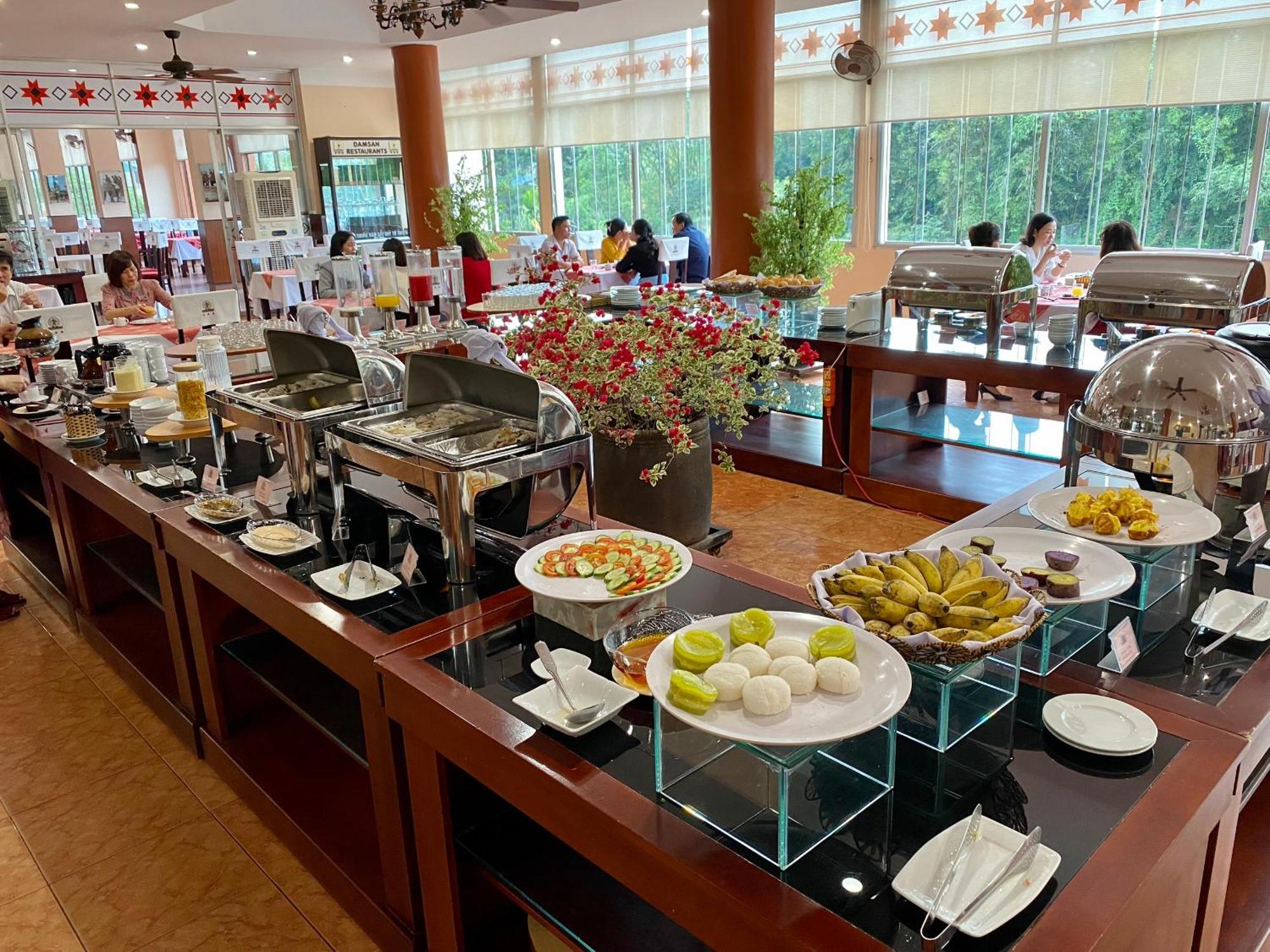 Dam San Hotel Buôn Ma Thuột Extérieur photo